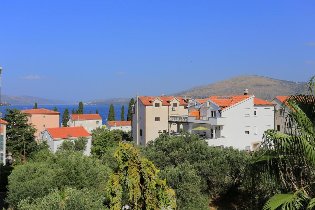 Apartments By The Sea Okrug Gornji, Ciovo - 1069 تروغير المظهر الخارجي الصورة